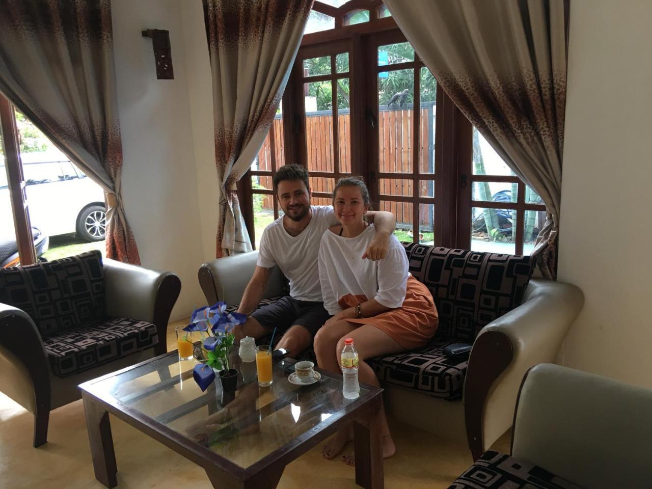 Like Mike Tourist Guest House & Restaurant เนกอมโบ ภายนอก รูปภาพ