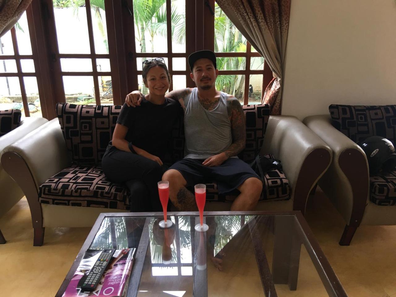 Like Mike Tourist Guest House & Restaurant เนกอมโบ ภายนอก รูปภาพ