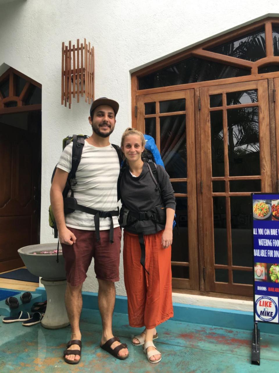 Like Mike Tourist Guest House & Restaurant เนกอมโบ ภายนอก รูปภาพ