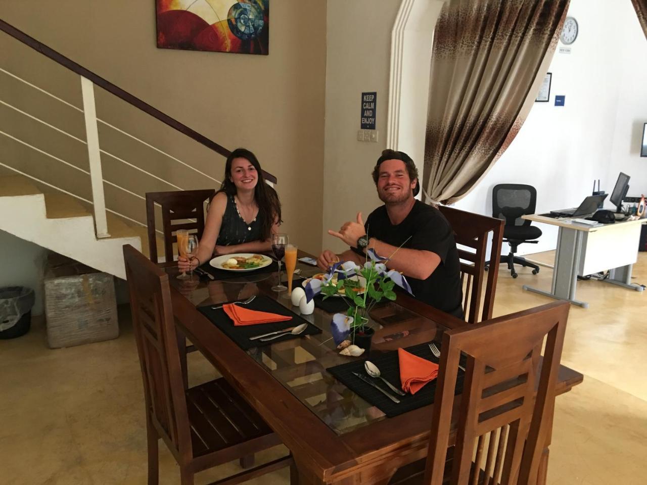 Like Mike Tourist Guest House & Restaurant เนกอมโบ ภายนอก รูปภาพ