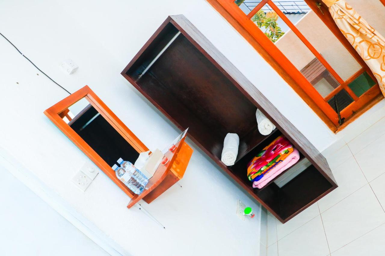 Like Mike Tourist Guest House & Restaurant เนกอมโบ ภายนอก รูปภาพ