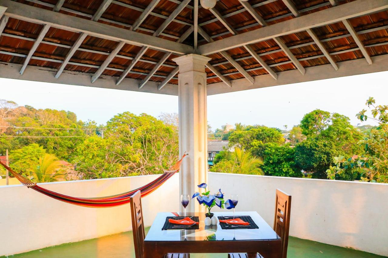 Like Mike Tourist Guest House & Restaurant เนกอมโบ ภายนอก รูปภาพ