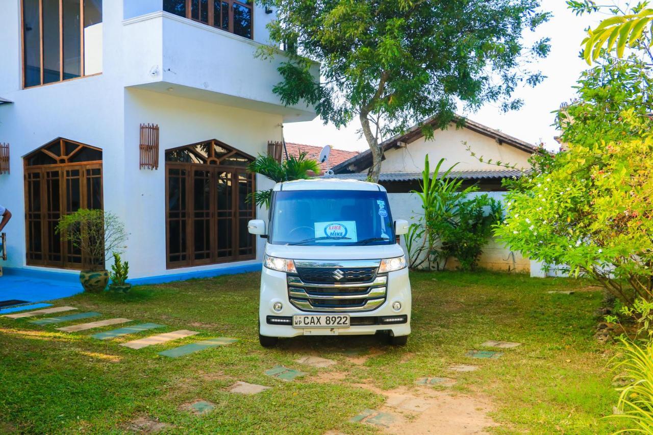 Like Mike Tourist Guest House & Restaurant เนกอมโบ ภายนอก รูปภาพ